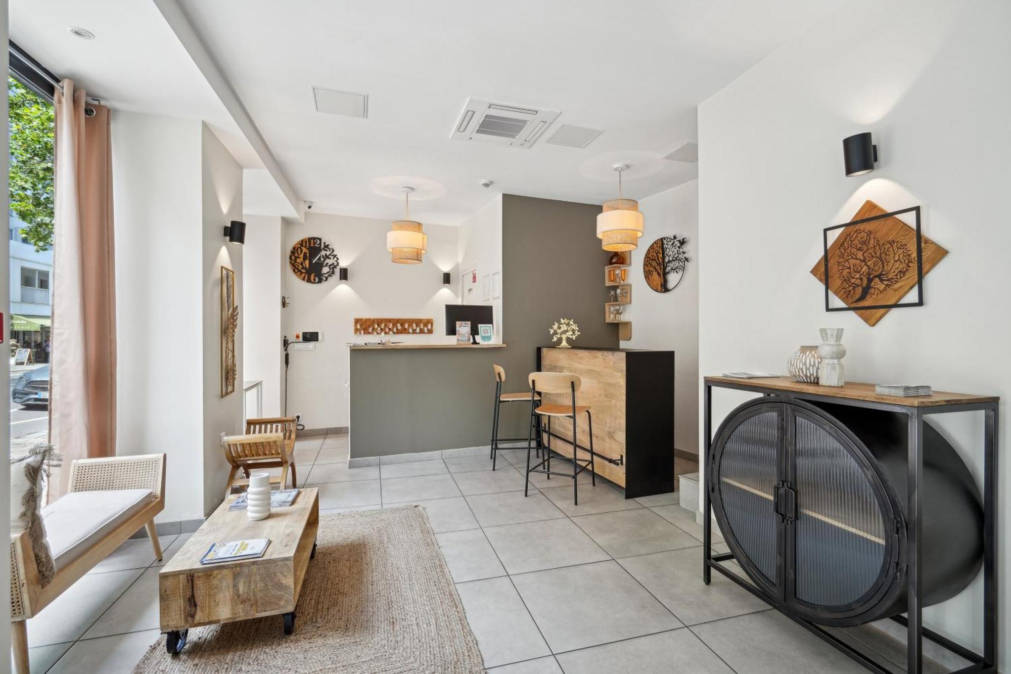 Hotel Le National Clichy Paris Exterior foto